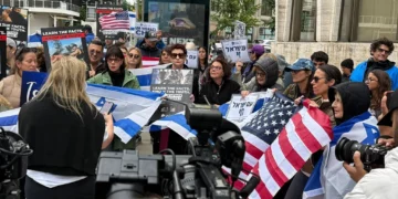 Manifestantes protestan contra el estreno norteamericano de «NAZA» en Nueva York