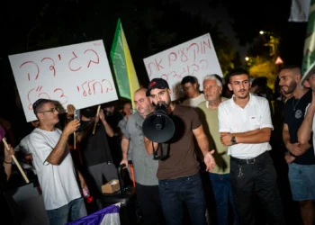 Right-wing activists protest against filmmaker Rachel Szor and her film 'NAZA' outside her parents’ home in Savyon, central Israel, September 16, 2026. (Erik Marmor/Flash90)