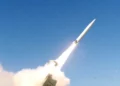 El Ejército de EE. UU. adjudicó a Lockheed Martin un contrato de US$1.211,2 millones para la producción temprana del PrSM Increment 2, equipado con buscador para atacar blancos marítimos y terrestres móviles.