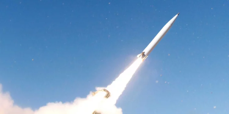 El Ejército de EE. UU. adjudicó a Lockheed Martin un contrato de US$1.211,2 millones para la producción temprana del PrSM Increment 2, equipado con buscador para atacar blancos marítimos y terrestres móviles.