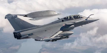 France has begun placing the industrial groundwork for the next major evolution of its Rafale fighter, with the country’s defense procurement agency ordering initial upstream development work for the aircraft’s future F5 standard.