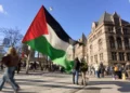 Manifestantes participan en una marcha por el Día de Al-Quds en Toronto