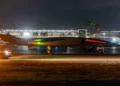 El dron RAVN X salió de un hangar del aeropuerto de Long Beach.