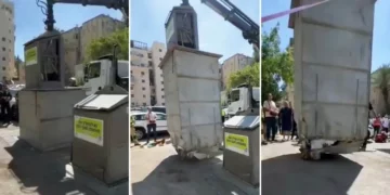 Bomberos rescatan a un hombre de un contenedor de basura subterráneo en Gilo, Jerusalén