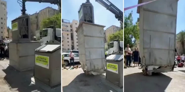 Bomberos rescatan a un hombre de un contenedor de basura subterráneo en Gilo, Jerusalén