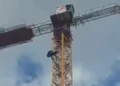 Rescate de un trabajador en una grúa de Kiryat Bialik