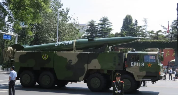 Restos atribuidos a la etapa propulsora de un misil DF-15A en Yemen