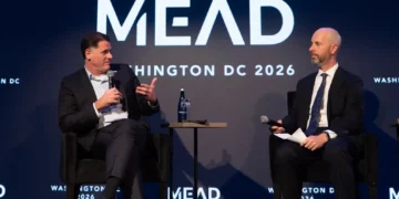 Ron Dermer habla con Yaakov Katz en la conferencia MEAD en Washington, DC.