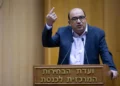 Sami Abu Shehadeh, líder de Balad, habla ante el Comité Electoral Central en la Knéset, Jerusalén, el 29 de septiembre de 2022.