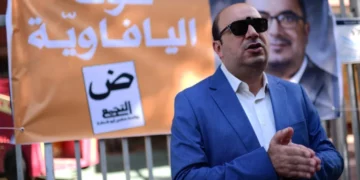 Sami Abu Shehadeh, líder de Balad, llega a votar en Jaffa el 1 de noviembre de 2022.