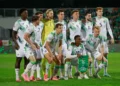 Los jugadores de Irlanda posan antes de un partido de la Liga de Naciones en Pristina.