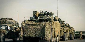 Vehículos SGT STOUT del Ejército de Estados Unidos durante el ejercicio Saber Junction 26 en Hohenfels, Alemania