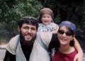 Shalom Har-Melech a la izquierda.