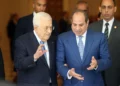 El presidente de Egipto Abdel Fattah al-Sisi recibe al presidente de la Autoridad Palestina Mahmoud Abbas durante una reunión en El Cairo el 16 de septiembre de 2026.