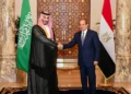 El príncipe heredero saudí Mohammed bin Salman y el presidente egipcio Abdel-Fattah el-Sissi se dan la mano en el Palacio Presidencial de El Cairo, Egipto, el 15 de septiembre de 2026.