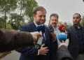 Stephen Doughty, ministro británico para Oriente Medio, Norte de África, Afganistán y Pakistán, habla con la prensa en Nicosia, Chipre, el 19 de marzo de 2026.