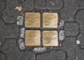 Piedras de tropiezo en una acera de Alemania