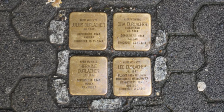 Piedras de tropiezo en una acera de Alemania