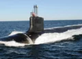 Mástil de bajo perfil para submarinos Virginia y Columbia de la Marina de Estados Unidos, con sensores visibles e infrarrojos y cobertura de 360 grados.