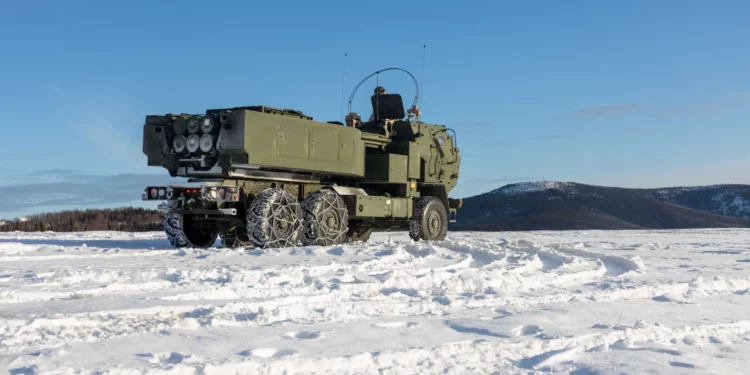 Lanzador M142 HIMARS como el adquirido por Suecia para crear su primera unidad de ataque terrestre de largo alcance