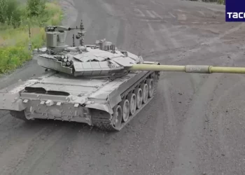 Tanques T-90M Proryv durante pruebas en una instalación de producción rusa.