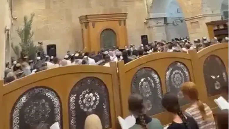 La Tumba de los Patriarcas ya tiene techo tras años de demoras