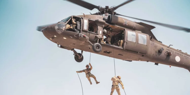 UH-60 Black Hawk del Ejército de Estados Unidos empleado en misiones de transporte táctico, asalto aéreo y evacuación médica.