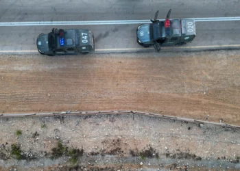 Vehículos de la Policía de Fronteras cerca de la barrera de seguridad, junto a la aldea palestina de Al Jib, cerca de Jerusalén, el 9 de septiembre de 2026.
