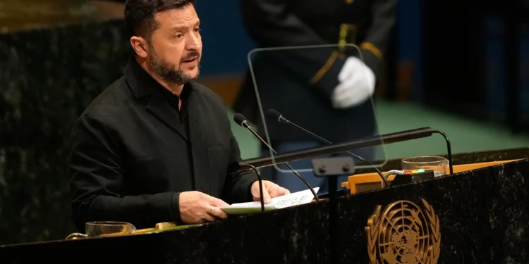 El presidente de Ucrania, Volodymyr Zelensky, habla durante la 81.ª sesión de la Asamblea General de la ONU en Nueva York, el 23 de septiembre de 2026.