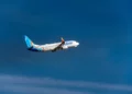 Avión de pasajeros en vuelo