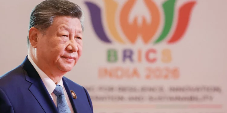 El presidente chino Xi Jinping llega a la cumbre de los BRICS en Nueva Delhi, India, el 12 de septiembre de 2026.