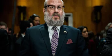 El rabino Yehuda Kaploun durante una audiencia del Comité de Relaciones Exteriores del Senado sobre su nominación como enviado especial contra el antisemitismo, el 19 de noviembre de 2025, en Washington.