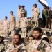 Fuerzas del gobierno de Yemen junto a un vehículo militar