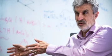 El informático canadiense Yoshua Bengio durante una entrevista en las oficinas de LawZero en Montreal, Quebec, el 15 de septiembre de 2026.