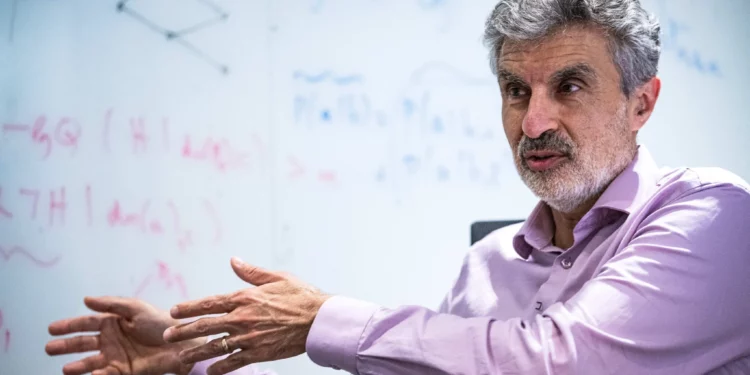 El informático canadiense Yoshua Bengio durante una entrevista en las oficinas de LawZero en Montreal, Quebec, el 15 de septiembre de 2026.