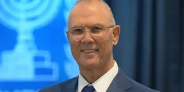 El embajador de Israel en Emiratos Árabes Unidos, Yossi Shelley.