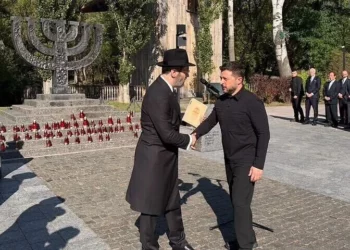 Ukrainian President Volodymyr Zelensky (R) attending a ceremony for the anniversary of the Babyn Yar massacre, in Ukraine, September 29, 2026. (Federation of Jewish Communities of Ukraine)