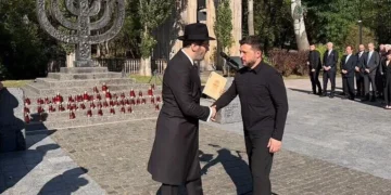 Ukrainian President Volodymyr Zelensky (R) attending a ceremony for the anniversary of the Babyn Yar massacre, in Ukraine, September 29, 2026. (Federation of Jewish Communities of Ukraine)