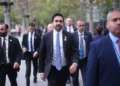 El alcalde de Nueva York, Zohran Mamdani, camina hacia el memorial por el 25.º aniversario de los atentados del 11 de septiembre de 2001, en Nueva York.