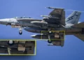 Un F/A-18F Super Hornet de la Real Fuerza Aérea Australiana, adscrito al Escuadrón n.º 1, despega desde la Base Naval de Point Mugu, en el condado de Ventura, durante el ejercicio «Gray Flag 2026», el 11 de septiembre de 2026. [La imagen se ha retocado para resaltar el misil AIM-260 JATM inerte instalado en la estación de armas 7] (Crédito de la imagen: fotografía de la Armada de los Estados Unidos tomada por Dana Rene White. Retocada por The Aviationist)