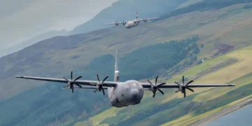 C-130 de Kentucky practican rescates marítimos con un Merlin británico