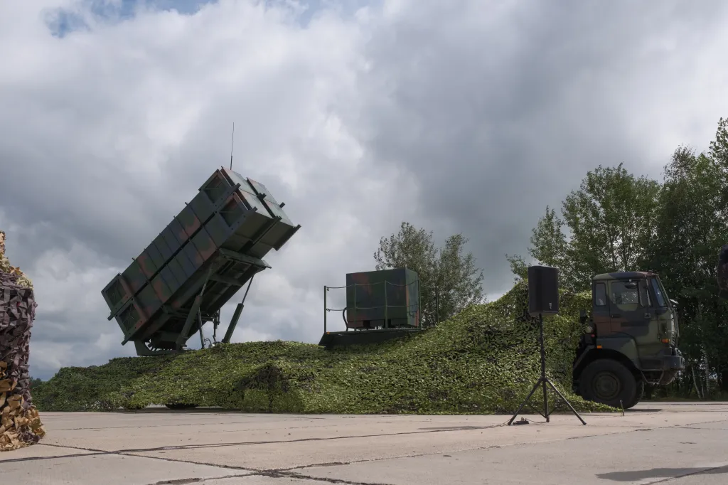 Sistema de defensa antiaérea Patriot de Ucrania durante un acto de la Fuerza Aérea en agosto de 2024.