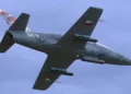 Un L-39 Skyfox equipado con un lanzador SiNAB Phoenix y dos lanzacohetes FZ800 de siete proyectiles. (Crédito de la imagen: Aero Vodochody)