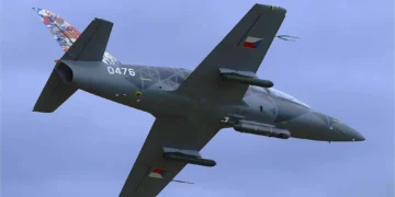 Un L-39 Skyfox equipado con un lanzador SiNAB Phoenix y dos lanzacohetes FZ800 de siete proyectiles. (Crédito de la imagen: Aero Vodochody)