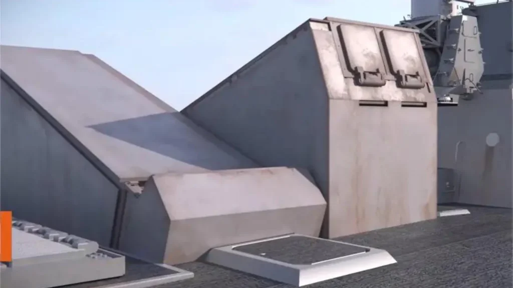 Sistema Adaptable Deck Launcher desarrollado por BAE Systems. Las imágenes muestran la configuración de lanzamiento inclinado y su aplicación prevista en buques de superficie.