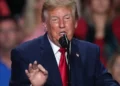 Trump llama “EL ENEMIGO” a quien diga “inteligencia artificial”