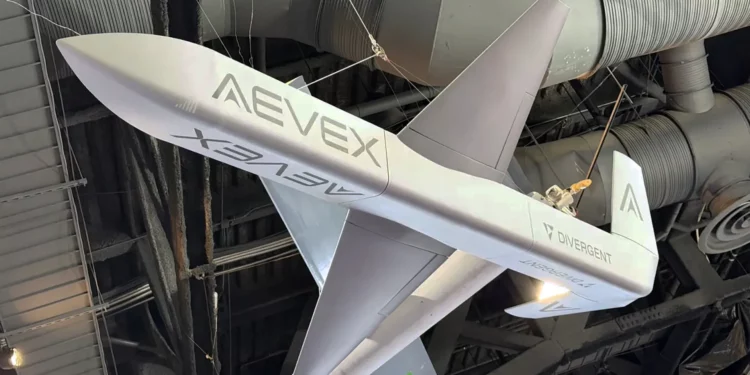 AEVEX presentó en Washington el Specter, un dron a reacción diseñado para distintas misiones militares de alto riesgo.
