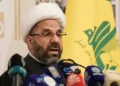Ali Daamoush, jefe del Consejo Ejecutivo de Hezbolá, durante una conferencia de prensa en Beirut, el 13 de octubre de 2026.