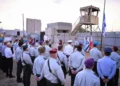 Altos oficiales de las FDI conmemoran tres años del ataque del 7 de octubre en la base de Zikim, el 5 de octubre de 2026.