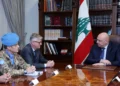 El presidente libanés Joseph Aoun se reúne con Jean-Pierre Lacroix y el general Diodato Abagnara en el palacio presidencial de Baabda el 14 de octubre de 2026.